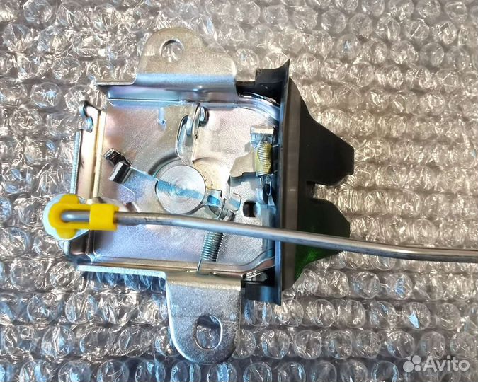Замок багажника Toyota. Оригинал. Новый