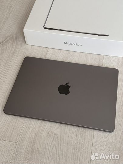 Новый Apple Macbook air M2, с русской гравировкой