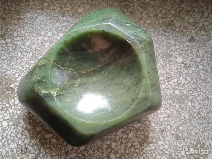 Пепельница нефритовая
