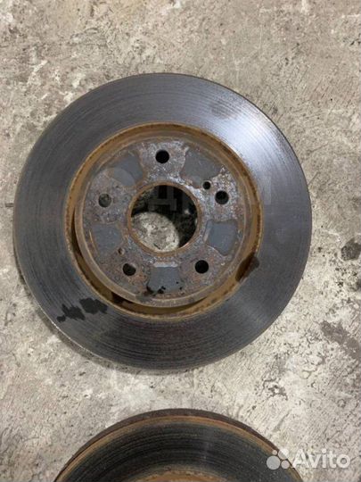 Суппорты передние Suzuki Escudo TA74W