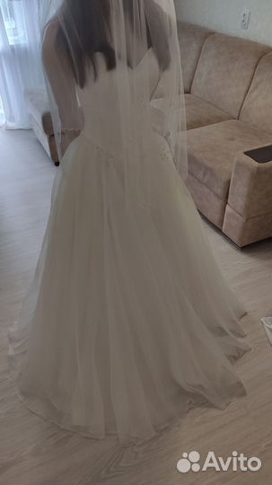 Свадебное платье, фата, сумка, подъюбник