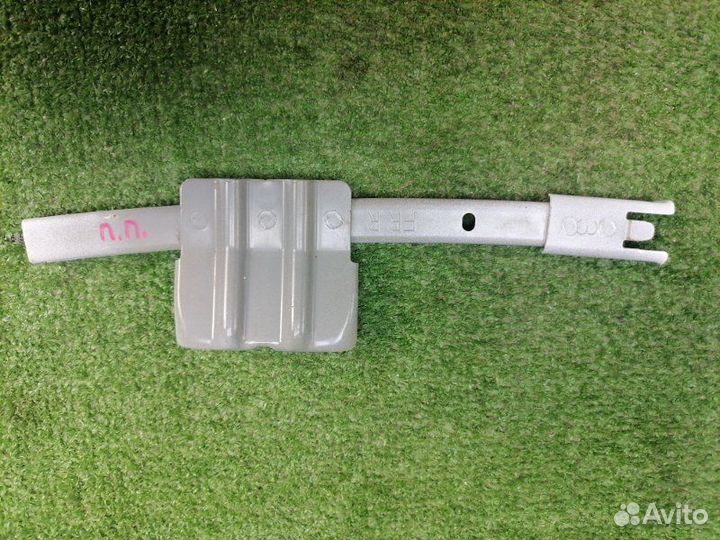 Направляющая стекла передняя правая Toyota Camry