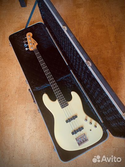 Blade B-3 Tetra Jazz Bass '91 + кейс