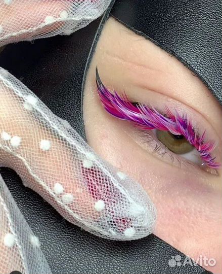 Модель на ресницы