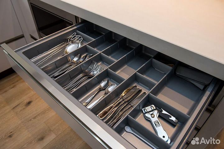 Лоток под столовые приборы Hettich с разделителями