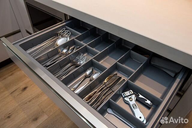 Лоток под столовые приборы Hettich с разделителями