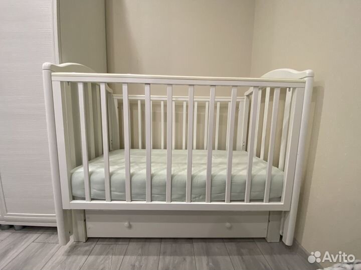 Детская кровать с маятником 120/60