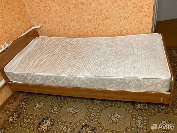 Кровать с матрасом бу