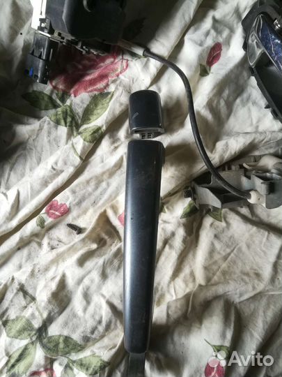 Продам замок передней правой двери пежо 308