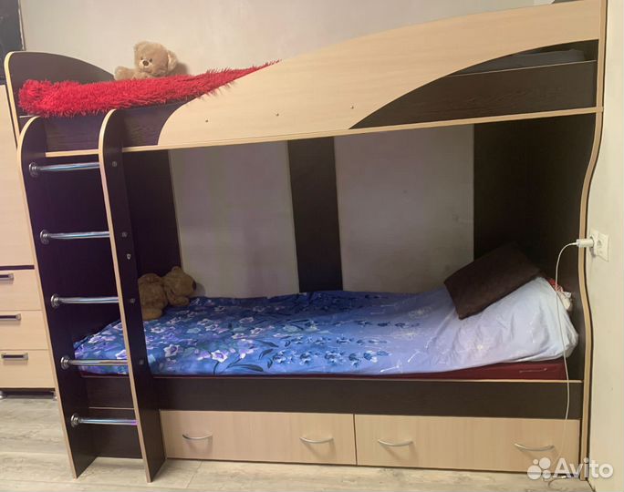 Кровать двухьярусная