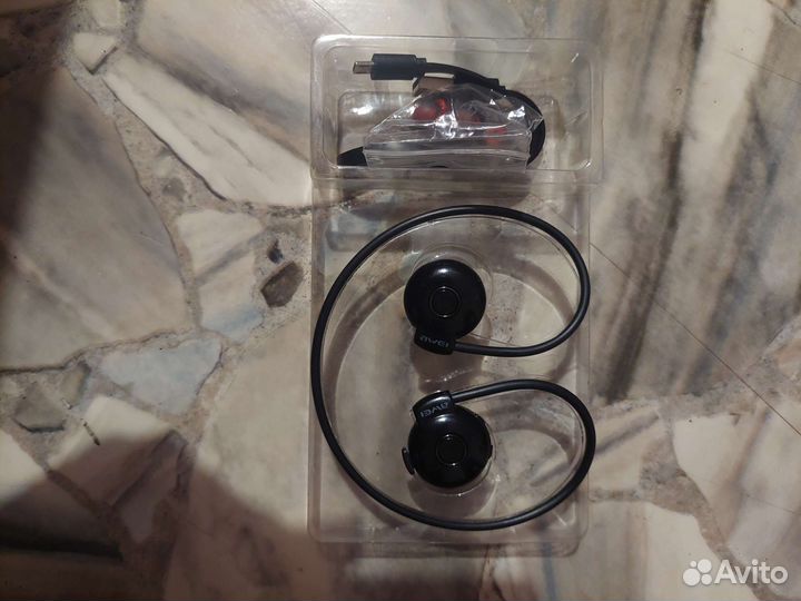 Беспроводные наушники новые