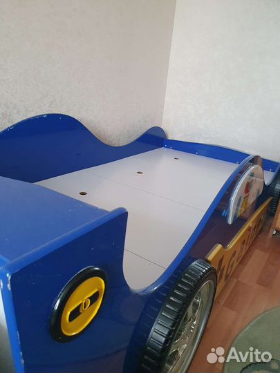 Детская кровать машина