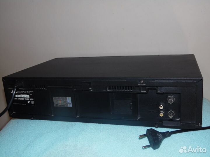 Видеомагнитофон кассетный JVC HR-J 260 EE