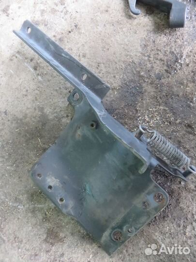 Петля капота левая Scania 1742264