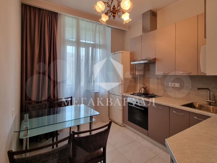 2-к. квартира, 65 м², 8/8 эт.