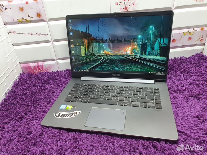 Asus full HD intel core i5 GeForce 940mx-2gb