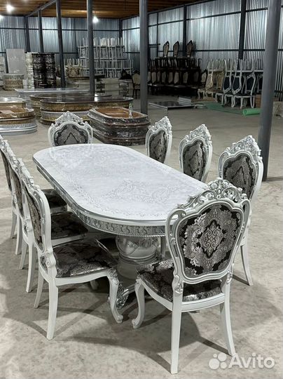 Стол обеденный