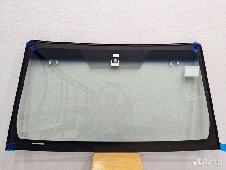 Стекло лобовое toyota hilux 05-15 с молдингом