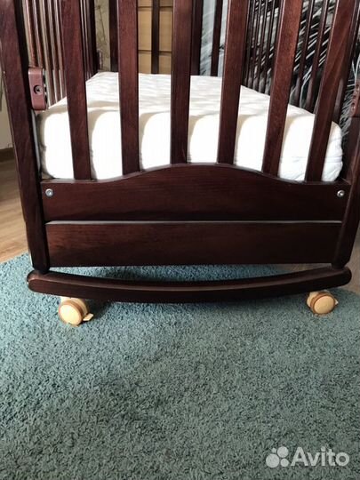 Детская кроватка с маятником Гандылян из бука