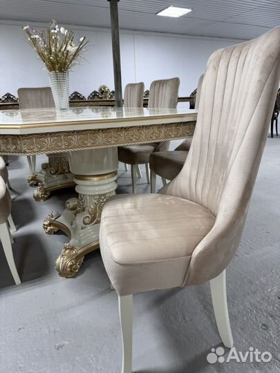 Кухонный стол и стулья комплект