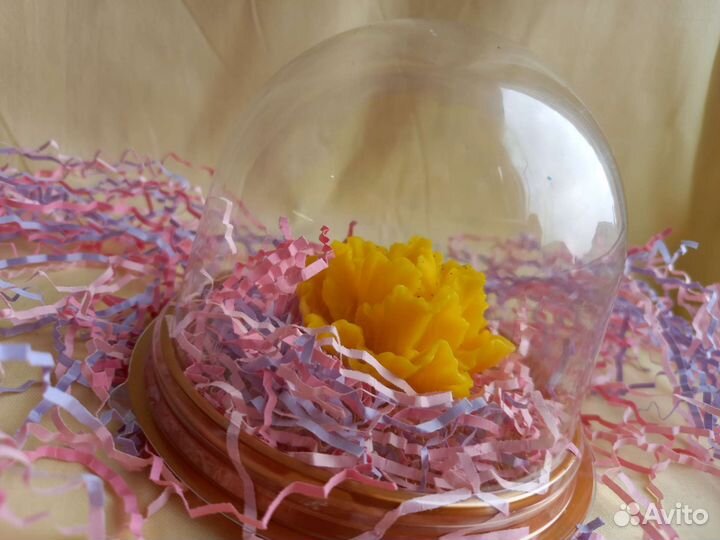 Ирис жёлтого цвета из мыла