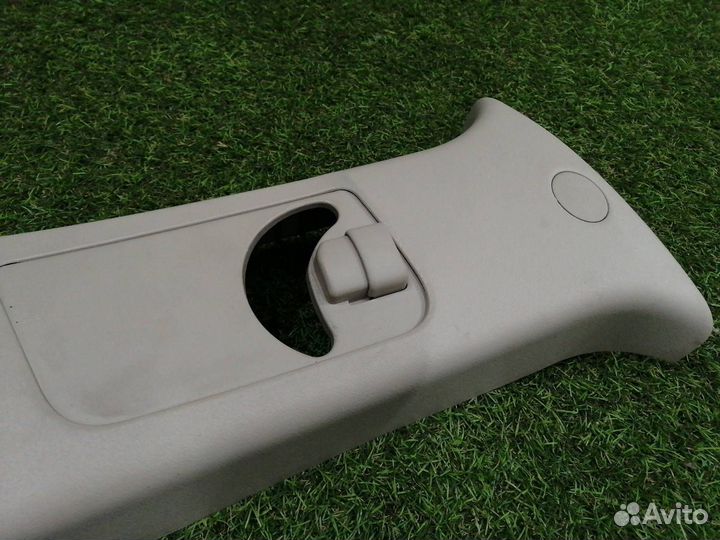 Обшивка стойки кузова передняя правая Mitsubishi