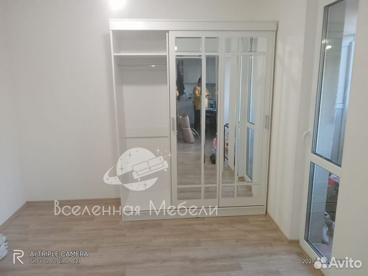 Шкаф купе с зеркалом