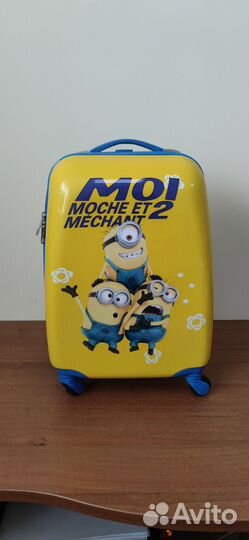 Детский чемодан на колесиках