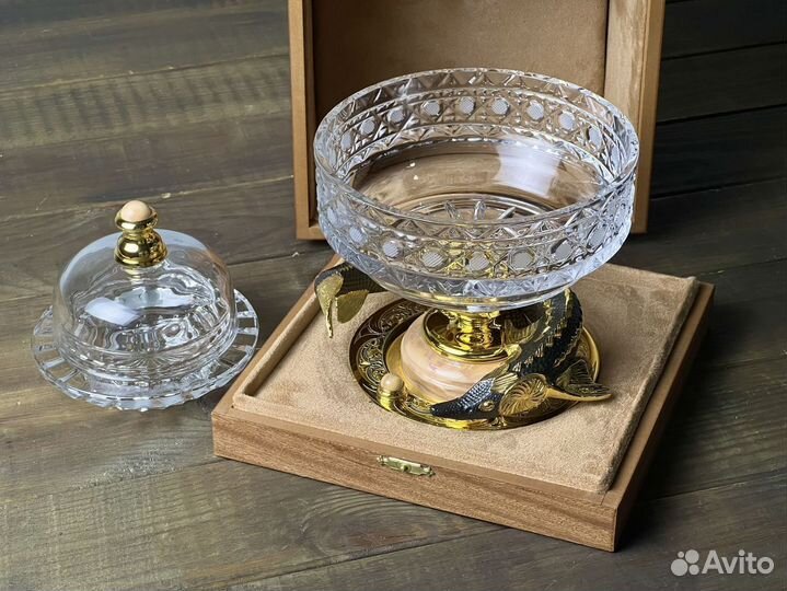 Коллекционная икорница с осетром