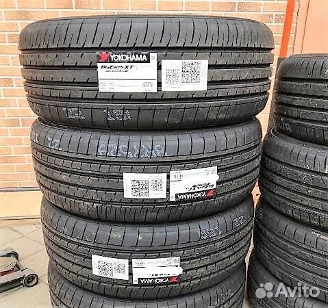Yokohama BluEarth-XT AE61 215/60 R17 96V