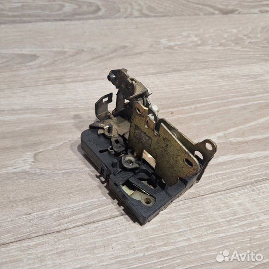 Замок двери задний правый Renault Logan 1