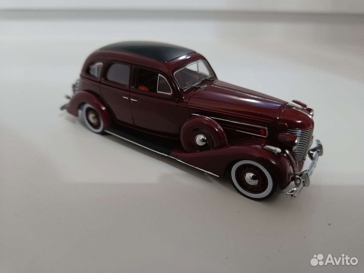 Модель автомобиля 1:43