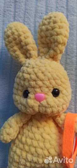 Плюшевый зайчик с корзиночкой