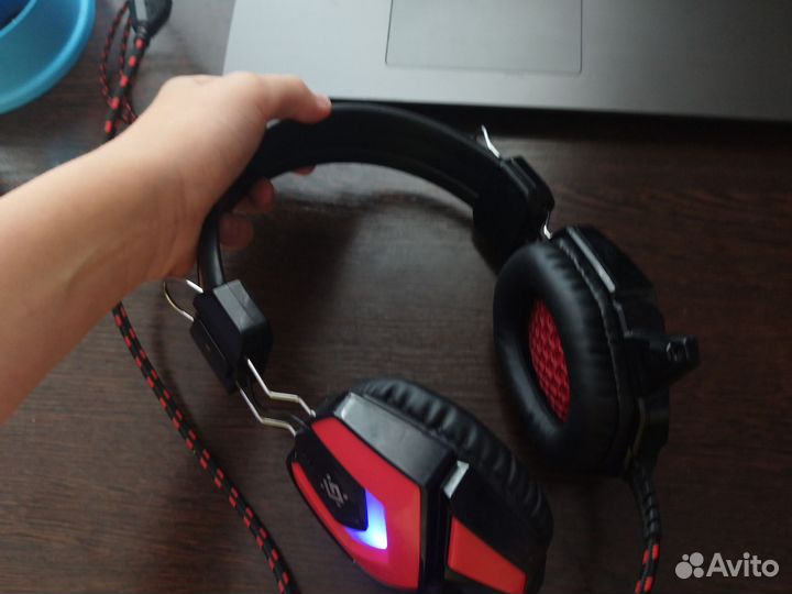 Проводные наушники