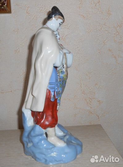 Фарфоровая статуэтка (Майская ночь ) зхк