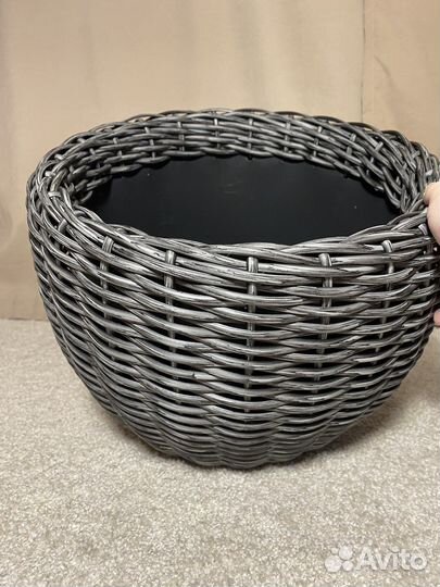 Кашпо из искусственного ротанга