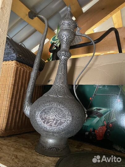 Кувшин декоративный металлический