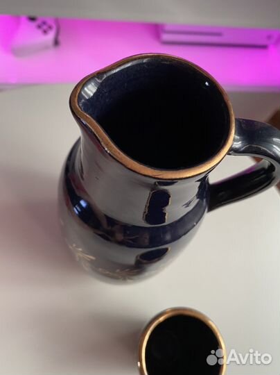 Кувшин с рюмкой