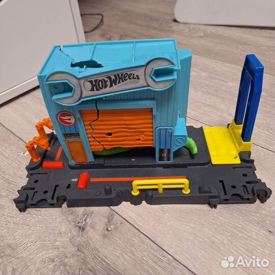 Hot wheels с монстрами злодеями гараж