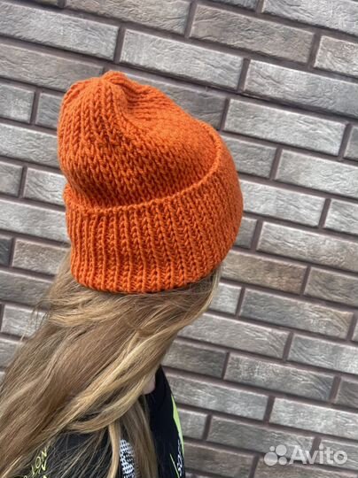 Шапка вязаная бини ручной работы объемная