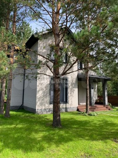 Коттедж 188 м² на участке 10 сот.