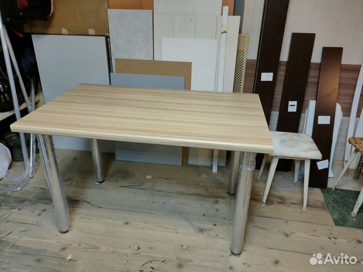 Стол кухонный