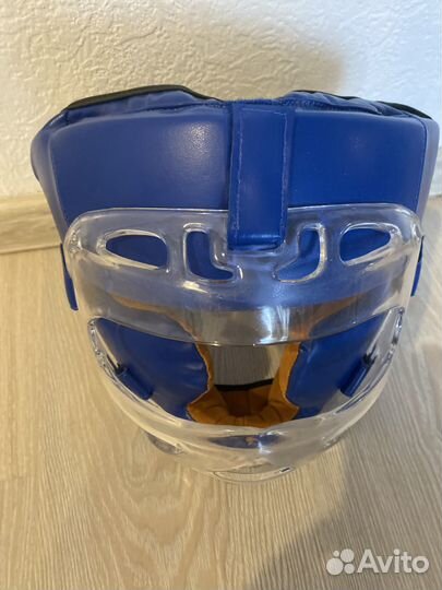 Продаю шлем и перчатки для каратэ