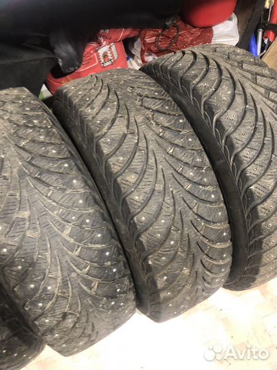 Sava Eskimo Stud 215/65 R16