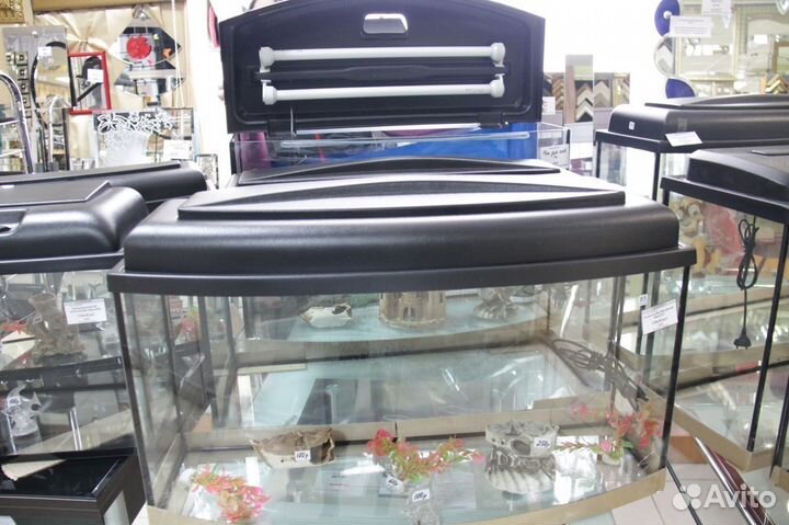 Аквариумы с крышками. Террариумы. Тумбы под аквари