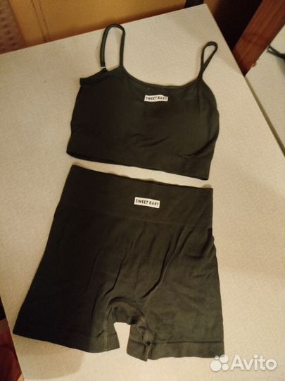 Спортивные женские костюм