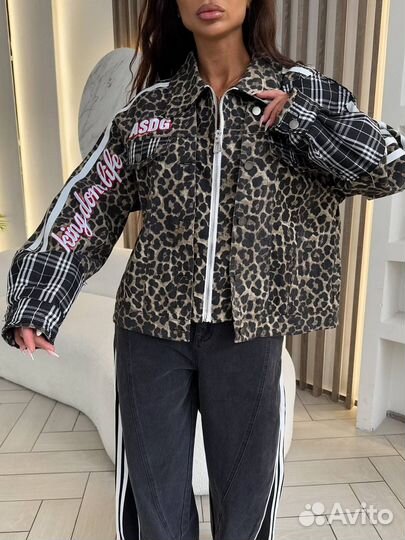 Джинсовый костюм леопардовый