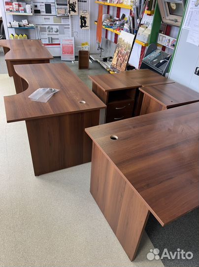 Офисная мебель бу столы тумбы шкафы