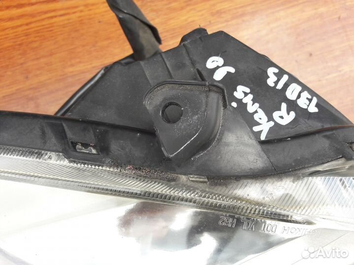 Фара правая Toyota Vitz 90