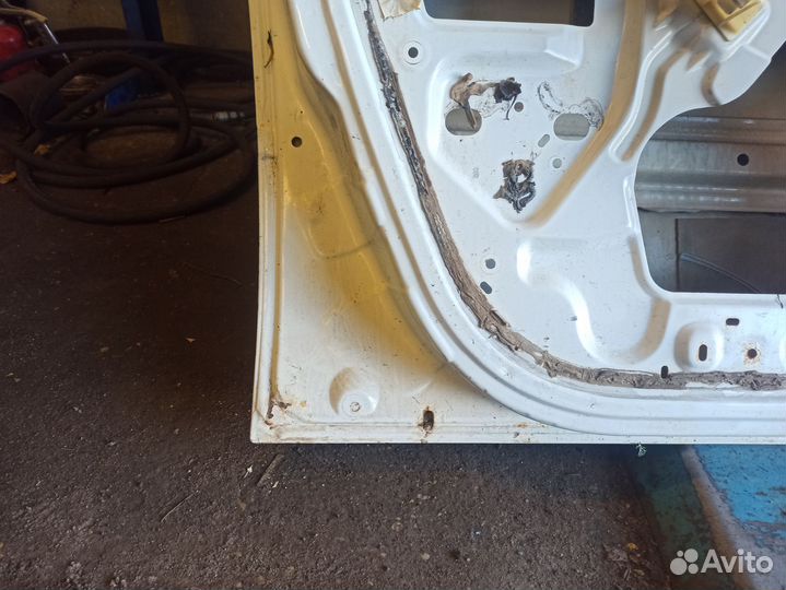 Дверь передняя левая renault logan 1